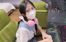 [華語AV] 極品白虎蘿莉天花板 ▌粉色情人▌網癮少女以性換租 隊友正被後入火力輸出 鮮嫩白虎妙極了