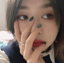 高端泄密流出淫亂QQ交換群 眼鏡反差婊酒店前台夏女士和群友酒店約炮性交視頻