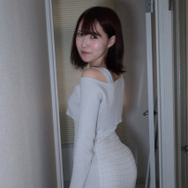 【美尻JD】白皙苗條身材。 無法忍受性欲十足的口交。 中出之後就馬上給我吸乾淨了