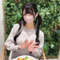 【初拍・露臉】「啊啊啊，我要射了……」18歲的咖啡店女招待，是位就讀時尚學校的被虐狂。為了創業的夢想而出演。她被玩弄著，愉悅地抽搐著，被射精到陰道裡，變成了一隻溫順的寵物。