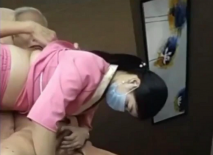 一家老人養護中心護士直播替老人謀福利~女護士【擼槍】擼出白漿啊公更精神好~老了也想有這種待遇！