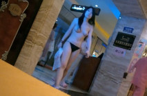 溫泉洗浴女士間內部真實偷拍，環肥燕瘦各種小姐姐裸身，高顏值小少婦生完孩子奶子都下垂了