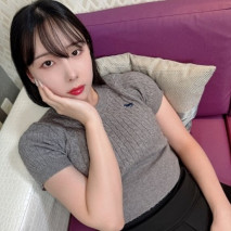 身高173公分，皮膚白皙，身材像模特兒一樣，擁有美麗的臀部和修長的美脚，是一位才華洋溢、容貌姣好的空姐，對優醬大量中出。