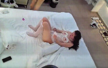 鷹眼視界 女人穿上情趣兔女郎裝 在被窩給男人含屌 男人本想多操幾下 結果一激動 沒操兩下就射了