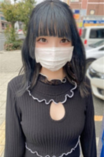 【苗條敏感靚女】19歲的現役學生。享受還未發育完成的苗條敏感身體，毫不猶豫地射入她稚嫩的小穴。。
