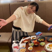 【露臉】【NTR・中出】接受丈夫的DV人妻邀請，接受他人棒的女人。