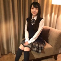 用純白的小身體拼命地接受大人的性欲和粘稠精子的結果就是懷孕