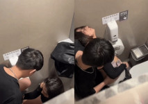 夜店一對年輕男女微醺後在廁所激戰