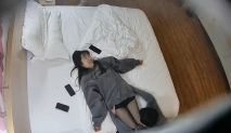 酒店近景偷拍 小哥周末約炮眼鏡反差婊騷女同事換上性感黑絲情趣內衣幹了她一個多小時還沒喂飽