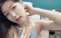 眼神魅惑純欲美腿女主播「Sola_girl」跳蛋刺激陰蒂狂噴淫液