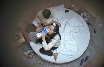 新流出酒店偷拍 捲著頭髮來開房的班花喝完牛奶被小奶狗糟蹋身