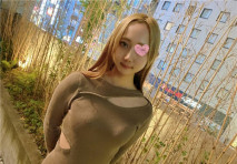 【苗條纖細BODY/中出兩次】用肉棒讓名流辣妹明白。 兩次中出，在子宮上做標記。