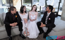 真刺激 兩對新婚夫婦尋求性愛激情 潔白婚紗妻子互相換著猛操 掏出雞巴比著用力舔吸 啪啪抽插哦哦呻吟