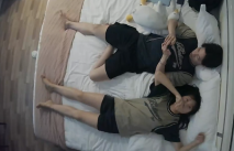 最新流出酒店鏡頭偷拍-大學生情侶開學炮超甜美清純妹子，絕對把你看硬