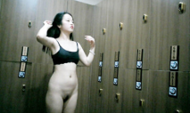 國內某溫泉會所偷拍換衣-女兒考上了一個好大學,媽媽帶她來泡溫泉獎勵一下