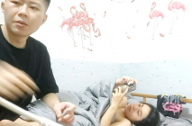 【愛約良家】，泡良佳作，喝得醉醺醺的少婦，頗有幾分姿色，身材好胸大，相擁熱吻激情啪啪，對白精彩刺激必看