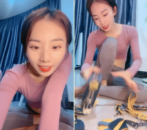 新人極品顏值女神！化身女王SM道具！炮友帶上手銬腳銬，吸蛋舔屌毒龍轉，騎乘位抽插無毛小穴