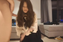 嬰兒肥大奶美眉 哥哥帶套操感染了怎麼辦 你射進去拉那怎麼辦 身材豐腴說話溫柔 被小哥地上沙發上多姿勢無套輸出 內射