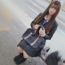 剛毛的小穴。偷偷地拔掉套套中出…連男朋友都沒內射過