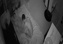 2023新黑客破解家庭網路攝像頭偷拍 性欲旺盛的年輕小夫妻睡前來一炮