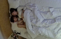 情趣台 青年夫妻開房 女人一看就是良家少婦型 男人不停的換姿勢 想堅持久點 奈何媳婦兒太迷人