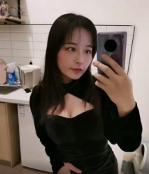 漂亮女友的自拍