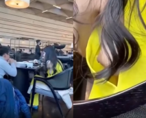 美女奶子好大 這多少錢一斤 大姐黑黑的貌似沒穿內內 大哥今晚回去這大奶子有的吸了