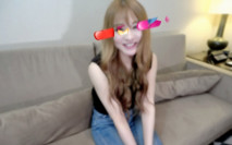 【口交講習班】用長指甲像叉子一樣撓著嘴笑出聲來！唾液四濺的純樸口交感動！！ 有這樣美麗的美女嗎？