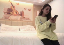 在酒店和女神級清純小姐姐做愛 高顏值好身材 大長腿纏繞互相沉迷親吻愛撫 啪啪激情操穴騎乘相連猛力抽插