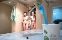 高檔洗浴中心內部員工偷拍 幾個白白嫩嫩的學生妹洗澡泡湯