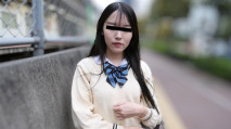 制服靚女在電車上被插入