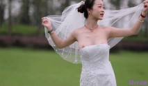 漂亮新娘子拍婚紗兩點全走光了！攝影師真壞！沒告知還反而把鏡頭拉近！