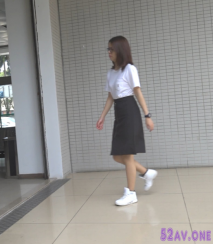 偷拍很拽的氣質女公務員