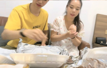 【瘦猴先生探花】，新人良家小少婦，吃完燒烤成功推倒，飢渴難耐好久沒做愛了，求操求滿足