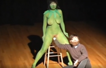 新穎拳交 這玩法挺新穎 拳交雙簧 男子唱女子表演 擂台拳擊活動