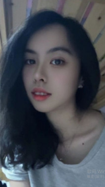 學生妹和男友樓梯口啪啪，蜜桃臀後入，真實生活照，反差婊很騷很淫蕩