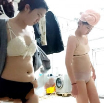 七月最新流出 大神高價雇學妹潛入高校舊校區~更衣近身偷拍 靚麗美女如織