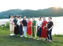 海角戀母戀熟大神 去老媽幼兒園燒烤聚會相親沒看上年輕的約操老媽的閨蜜熟女阿姨玲姐