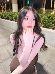 長腿美媚，極致反差狗鏈加成，蜜桃臀腿玩年低聲呻吟表情淫蕩