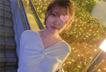 白皙苗條的咖啡店店員因秘密打工而劇烈喘息。試著注入了白漿。