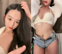 大波浪性感紅唇女神！ 齊逼牛仔短褲！ 强烈要求大秀一波，全裸抖動大屁股，濃密逼毛騷穴掰開特寫