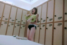 溫泉酒店女大神真實偷拍女賓內部春色，身材纖細長腿白膚小姐姐洗澡全過程記錄