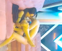 KTV包廂和坐台妹開幹