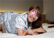 睡衣女孩♥推波助瀾不止♥性格開朗，笑容超可愛的愛醬19歲♥自然陰毛的素人是不可抗拒的 ♥