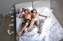 流出酒店偷拍 舔逼狂魔小胖各種姿勢給女友下體舔乾凈後才插入