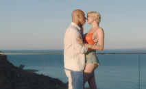 這生活真浪漫性福啊 去海邊度假看看美景然後操操漂亮氣質小姐姐，白皙肉體起伏套弄肉浪翻滾滿足享受