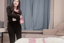 小飛哥酒店重金約炮身材火爆的美女網紅玩69啪啪啪