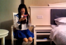 白絲水手服雙馬尾清純女高嫩妹 剛放暑假就被金主爸爸帶到酒店啪啪，妹妹身上全身青春的氣息，年輕就是好