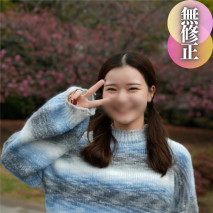 第一次拍攝 壓倒性的新鮮感。經驗人數2人的純無垢天使。喜歡性的樣子，被男朋友調教了打樁騎乗位！！不需要問答，人生的中出開始。