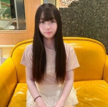 【完全露臉】19歲害羞的咖啡店店員，剛到法定年齡，而且「真的很緊實」。她因乳頭帶來的快感而瘋狂，並在她的剛毛陰戶注入了超濃的精液。